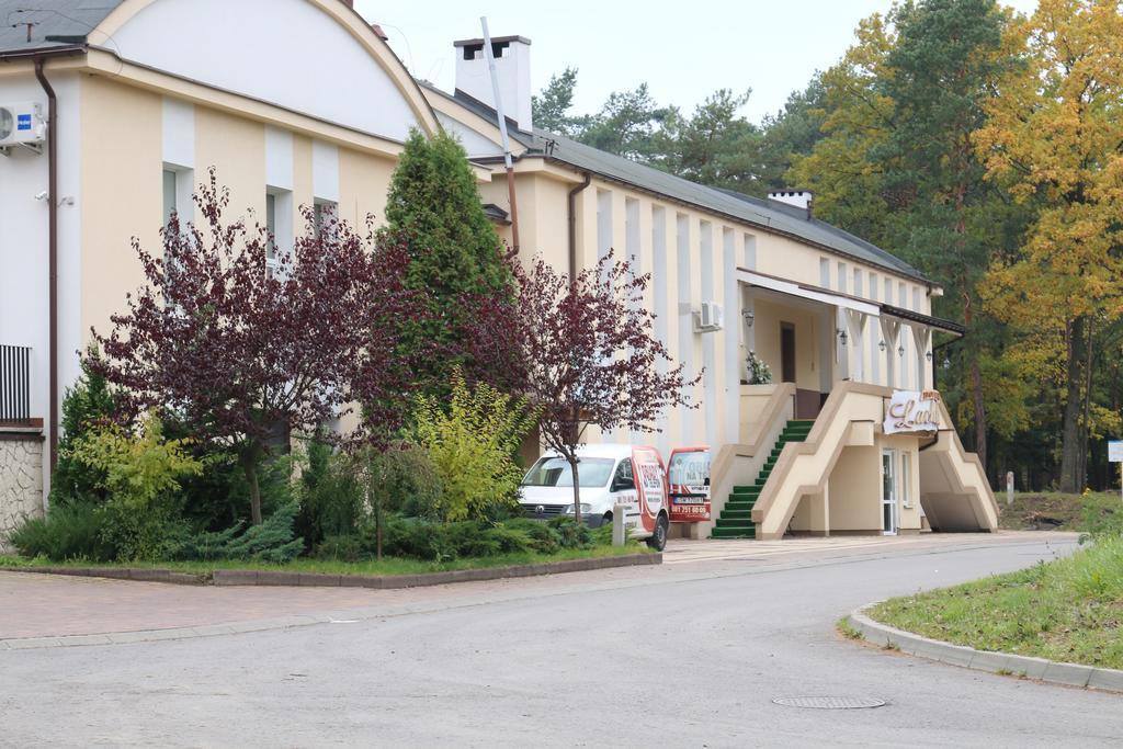 Hotel Lachowka Krepiec Экстерьер фото
