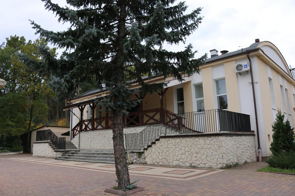 Hotel Lachowka Krepiec Экстерьер фото