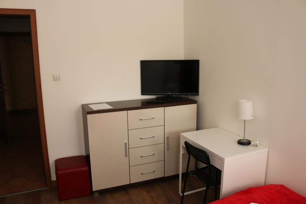 Hotel Lachowka Krepiec Экстерьер фото